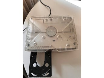 Xbox Crystal Limited Edition med handkontroller