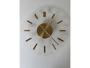 Väggklocka Junghans Resonic
