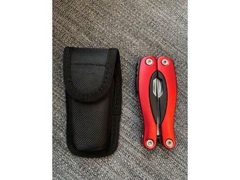 Multiverktyg med fodral