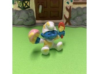 Smurf som busig bebis som välter ut matskålen….toppskick… lågt utrop…