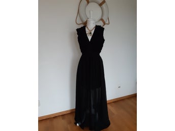 Svart klänning Nly