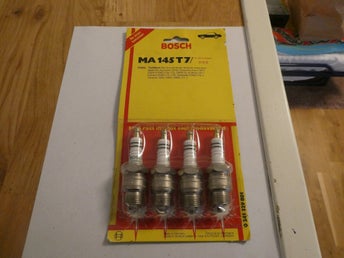 MA 145 T7 / D 8 B 4 ST TÄNDSTIFT FÖR 4 CYLINDRIGA TYSKA FORDAR ÅRSM 1971