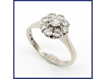 Ring, 18K vitguld, carmosé, naturliga diamanter (0,60ctv, stl 17,60mm)
