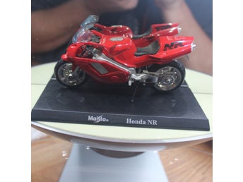 MC Honda NR 1:18 Maisto