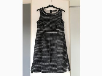 Svartvit prickig klänning, storlek 42 (406142166) ᐈ Köp på Svartvit prickig klänning, storlek 42 (406142166) ᐈ Köp på