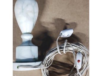Bordslampa alabaster
