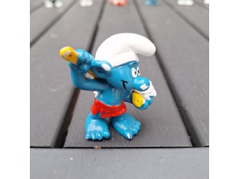 Smurf med gul badborste och tvål. Peyo Bully W.Germany