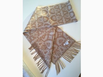 Helt ny halsduk från Lindex 100% cashmere kashmir nypris 699 kr Helt ny halsduk från Lindex 100% cashmere kashmir nypris 699 kr