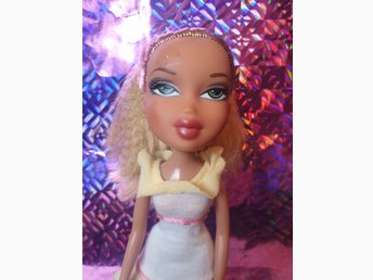 blond bratz
