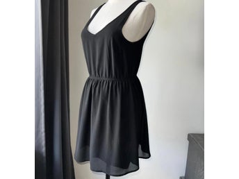 Svart Linne/blus nyskick från H&M Divided dubbelt tyg strl M(38)