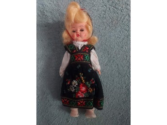 Docka 60-tal för Samlare Folkdräkt från Hardanger Celulloid Längd 20 cm