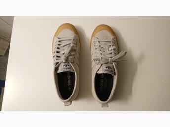 adidas nizza chalk pearl