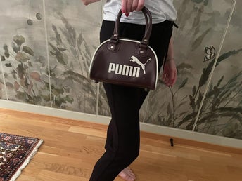 Puma - Retro mörklila handväska