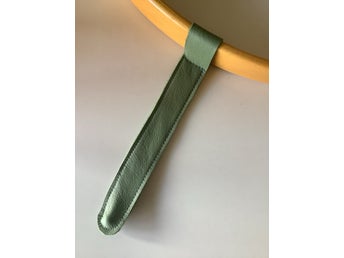 NY LÄDERREM Äkta skinn (Olivgrön) BYGEL-REM till STOKKE Tripp Trapp barnstol.