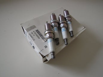 Opel & Saab 4st Nya Tändstift GM 25193550 NGK ZFR6BP-G