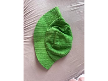 Grön ribbad bucket hat, storlek M – snygg detalj