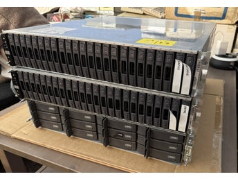 NetApp FAS2040 12x diskar + 2st fulla diskrack