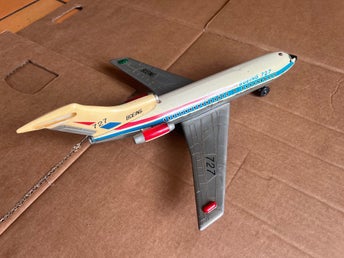 Boeing 727 leksaksflygplan i metall