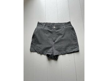 Urban Renewal svart- vita rutiga shorts, storlek M