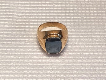 Klackring i 18k guld stl.18,6 med sten
