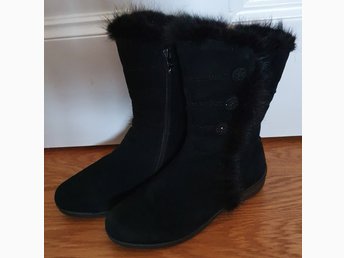 Nyskick Stövlar Boots Äkta mocka,lammfoder& Minkkant Strassknappar 40 Värde 2000 Nyskick Stövlar Boots Äkta mocka,lammfoder& Minkkant Strassknappar 40 Värde 2000