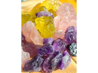 Stor paket stenar Amethyst Rosenkvarts Lemonkvarts 900g.