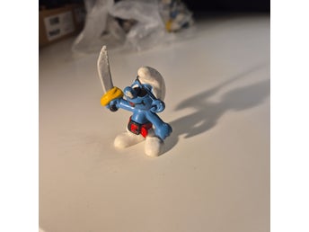 Smurf pirat med svärd