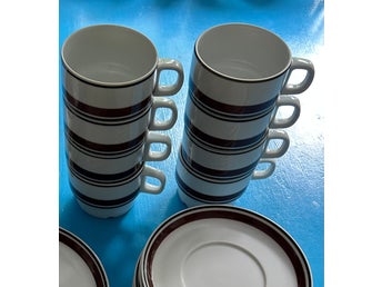 10 IKEA-kaffekoppar med 9 tillhörande fat från IKEA-Accenten Gourmet från -70 ta