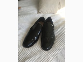 H&M skor loafers lackskor svart 42 H&M skor loafers lackskor svart 42