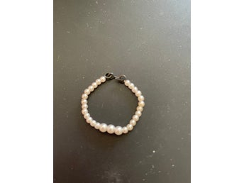 Vitt halsband till Barbie 60-talet