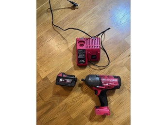 Milwaukee M18 CHWP12 slagnyckel med batteri och laddare