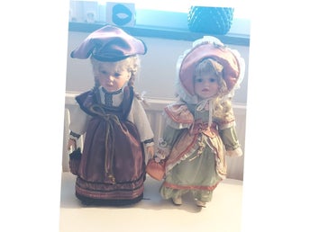 Leonardo Collection – Par vintage porslinsdockor i viktoriansk stil • 1990-tal