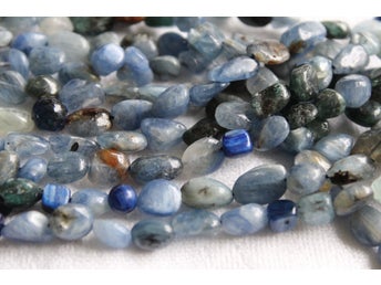 Kyanite nuggets ca 5 x 8 mm