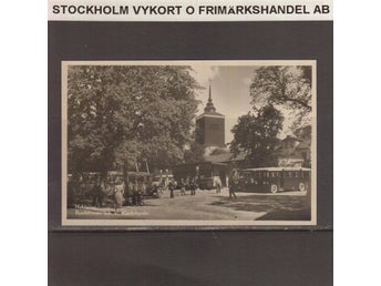 Nyköping - Bussstationen, många bussar, bensinstationer, Standard och Shell