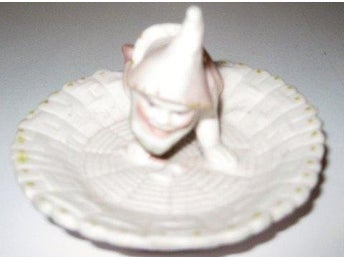 Porcelæns Nissemand på en lille skål