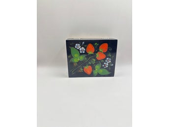 Rysk handmålad trälåda jordgubbar Tallinn 1991 vintage