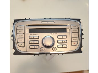 Ford 6000 CD billjudsystem kod följer med