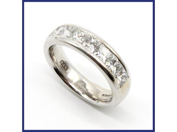 Ring, 18K vitguld, naturliga princesslipade diamanter (1,9ctv, stl 17,2mm)