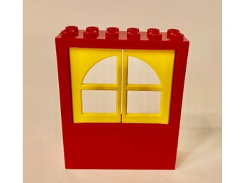 Lego FABULAND Rött Fönster med Gula Fönsterluckor 6 cm högt