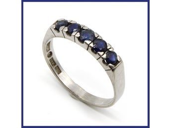 Ring, 18K vitguld, safirer, 5st (0,92ctv, stl 21,15mm)