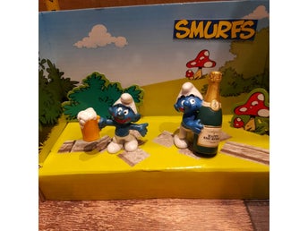 Smurf figurer med en flaska 
