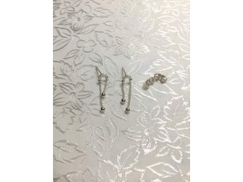 Örhängen.Äkta Silver.Kedjor m kula .23mm långa. Från äldre guldsmedsbutik.