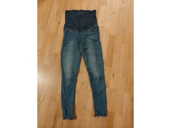 H&M Mama blåa jeans, storlek 38