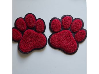 2st röd laglapp patch strykapå tassavtryck toebeans