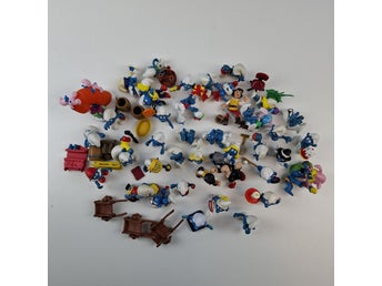 Stor samling med Smurfar och andra figurer