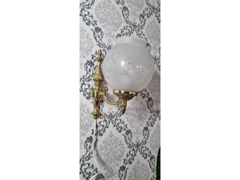 Retro Vägglampa i mässing med frostat glas