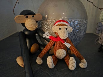 Virkad apa, julklapp, tomte, gåva, inredningsdetalj, merceriserat bomullsgarn.
