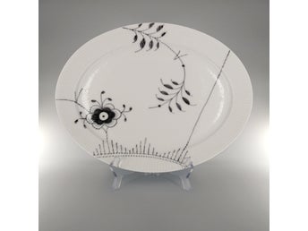 Royal Copenhagen Sort Mega Riflet Ovalt Fat (34 cm)