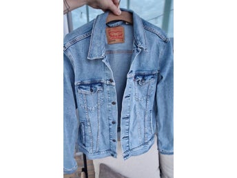 Levi's ljusblå jacka, storlek M