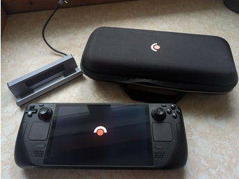 Steam Deck OLED – Mycket fint skick + Plexgear Dockningsstation
